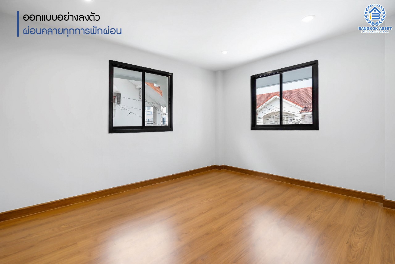 บ้านมือสองตกแต่งใหม่ ม.ลานทอง ติวานนท์-ปากเกร็ด เนื้อที่ 54 ตร.ว. ฟังก์ชั่น 4 ห้องนอน 2 ห้องน้ำ 2 ที่จอดรถ สะดวกทุกการเดินทาง บนทำเลติด ถ.ติวานนท์ ใกล้เซ็นทรัล และทางด่วน "แจ้งวัฒนะ" และเพียง 5 นาทีถึง "ห้าแยกปากเกร็ด"